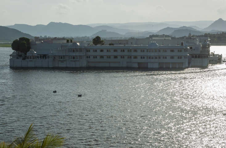 38 - India - Udaipur - lago Pichola - hotel Taj Lake Palace
